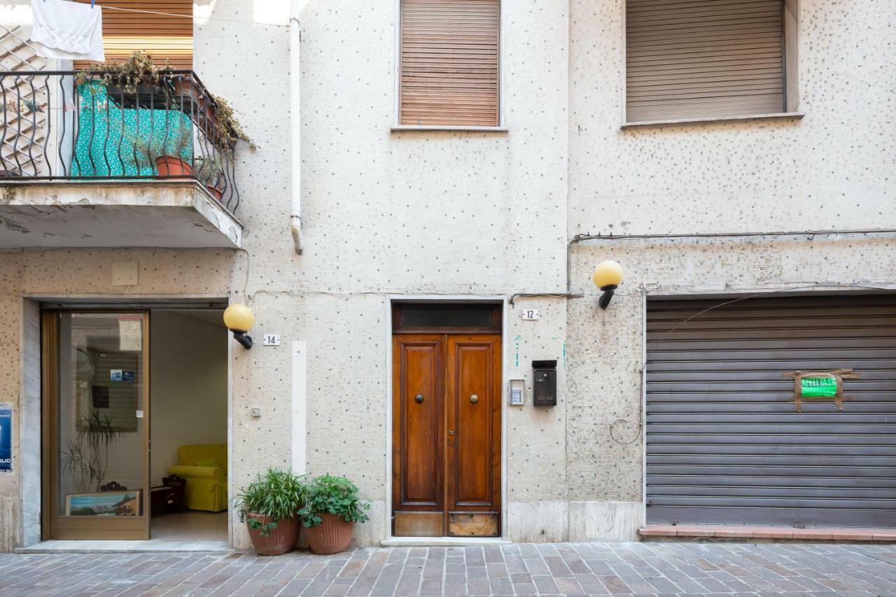 Ferienwohnung Kubrick By Luce Stellata Aulla Exterior foto